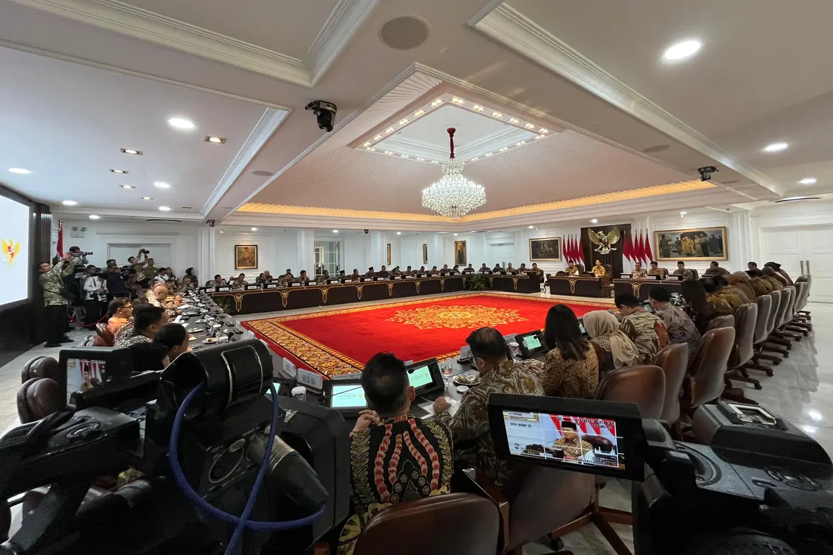Presiden Prabowo Subianto memimpin sidang kabinet paripurna perdana di Kantor Presiden Jakarta, Rabu (23/10/2024).