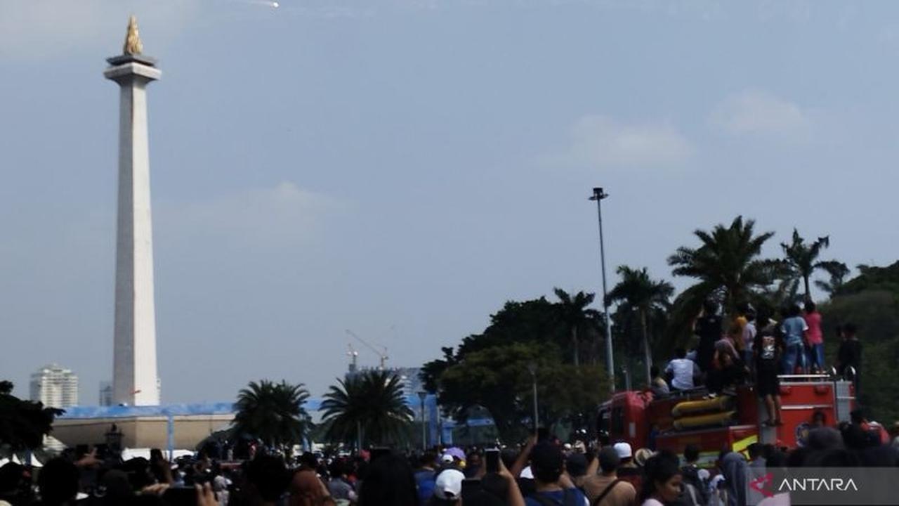 Langit Monas Bergemuruh! Atraksi Pesawat Tempur TNI AU Pukau Ribuan Warga Usai Upacara HUT ke-80 TNI