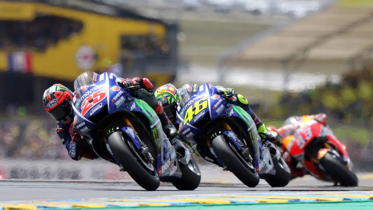 Maverick Vinales dan Valentino Rossi