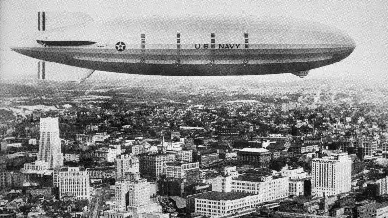 Balon udara sepanjang 785 kaki milik Angkatan laut Amerika Serikat (US Navy), USS Akron (National Naval Aviation Museum)