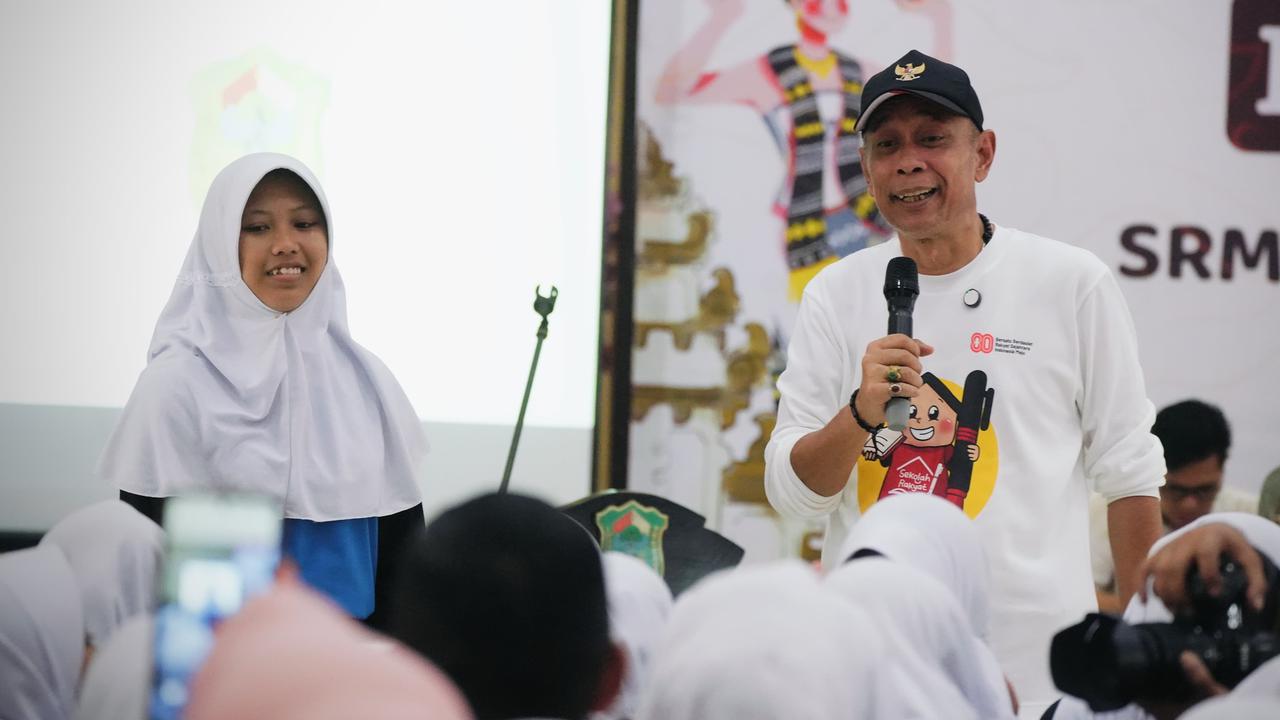 Kunjungi Sekolah Rakyat Menengah Pertama di Banjarnegara, Wamensos Motivasi Siswa Gapai Cita-Cita