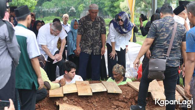 Pemakaman ibu Maxime Bouttier