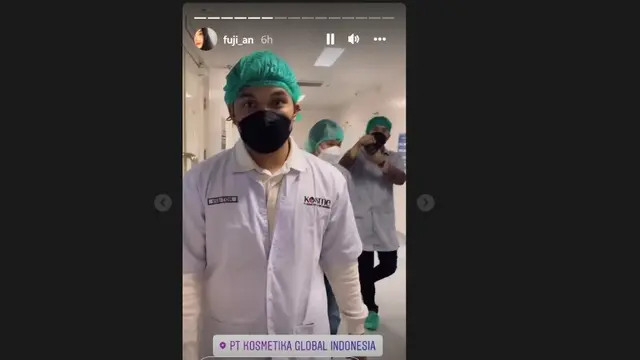 Momen Seru Fuji, Tante Gala Sky saat Kunjungi Pabrik Produk Kecantikan.