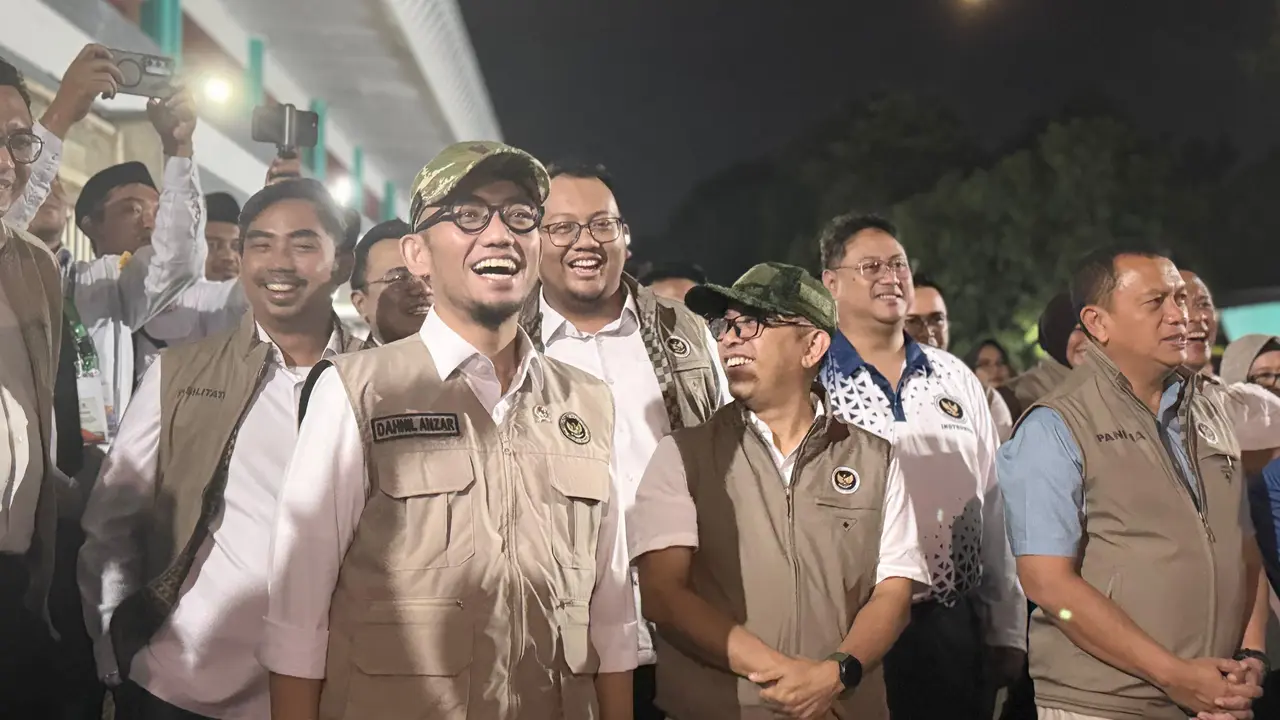 Wamenhaj Dahnil Anzar Simanjuntak memimpin apel malam saat diklat PPIH Arab Saudi di Jakarta, 15 Januari 2026. (dok. Istimewa)