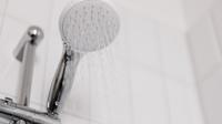 Ilustrasi mandi. (Photo by Karolina Grabowska: https://www.pexels.com/photo/close-up-photo-of-a-shower-head-4194866/)