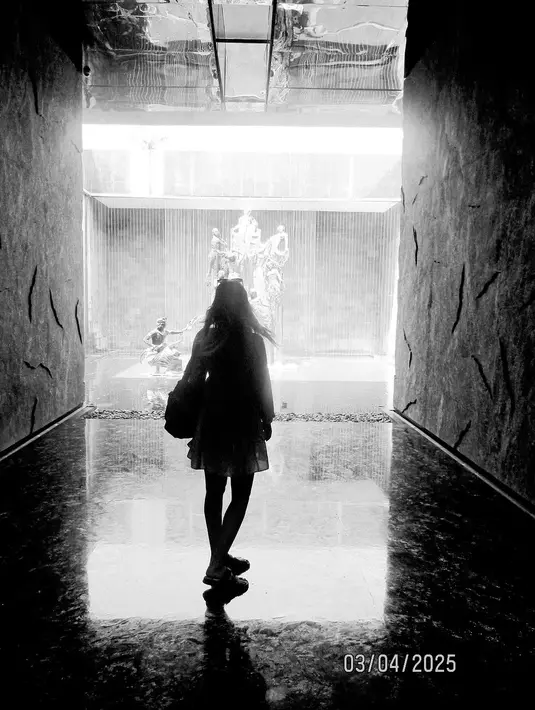 Salah satu yang tak luput dari perhatian adalah komentar Maxime di unggahan tersebut. Sang aktor menuliskan, “Anak Bali banget 🔥❤️,” yang langsung membuat warganet baper dan ikut bahagia melihat keharmonisan mereka.  [@lunamaya].