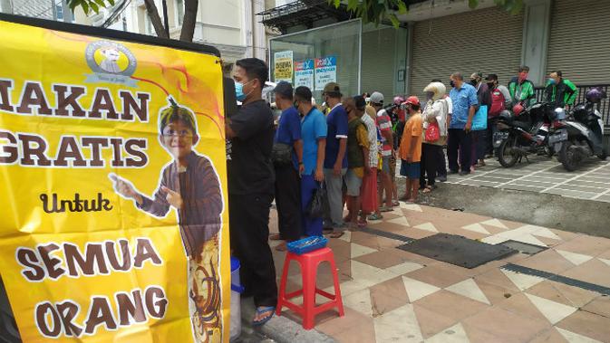 Warung makan gratis untuk semua orang di Surabaya, Jawa Timur. (Foto: Liputan6.com/Dian Kurniawan)