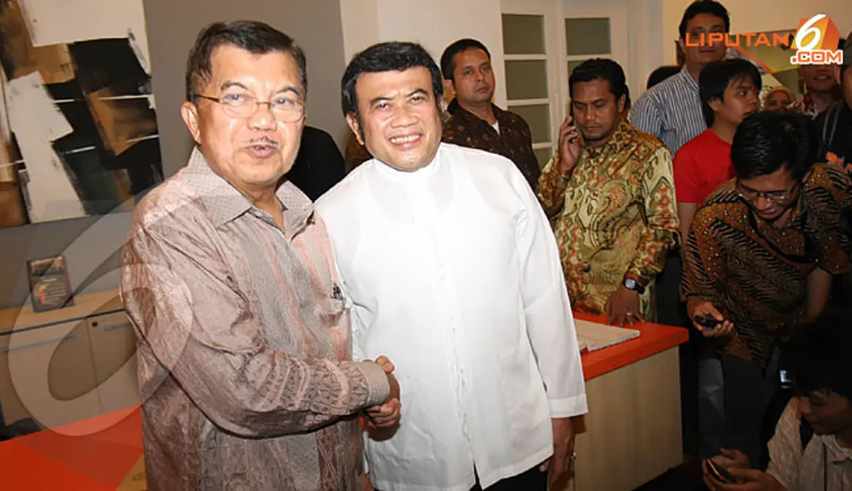 Saat disinggung tentang wacana pencalonan Presiden dan Wakil Presiden, Raja Dangdut yang akrab disapa Bang Haji ini pun menjawab, ''Why Not?" (Liputan6.com/ Herman Zakharia)