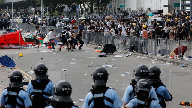 Bentrokan Pecah Saat Aksi Demo Tolak RUU Ekstradisi di Hong Kong