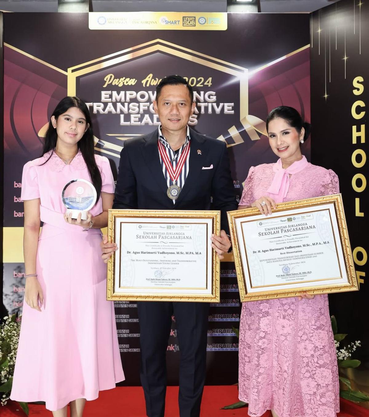 7 Potret Annisa Pohan Setia Dampingi AHY Wisuda, Sorotan Kecantikan dan Keharmonisan Keluarga yang Memukau
