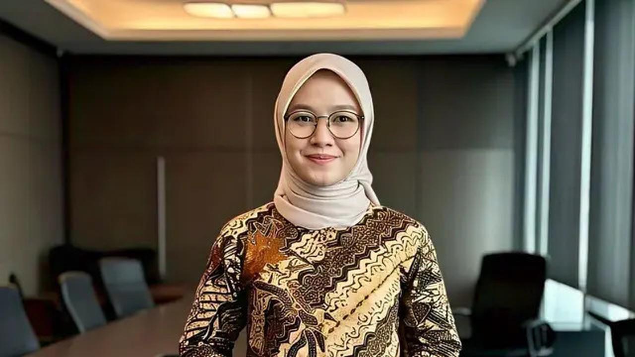 12 Model Baju Batik Tunik Kantor 2025 yang Bikin Gaya Formal Jadi Terlihat Lebih Trendy