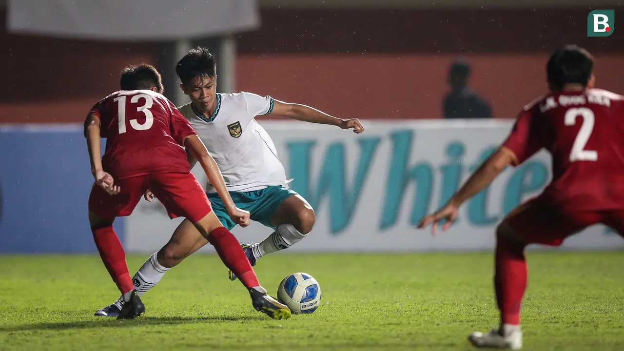 Foto: Goyangan Kafiatur Kecoh Dua Bek dan Jebol Gawang Vietnam, Timnas Indonesia U-16 Juara Piala AFF U-16 2022