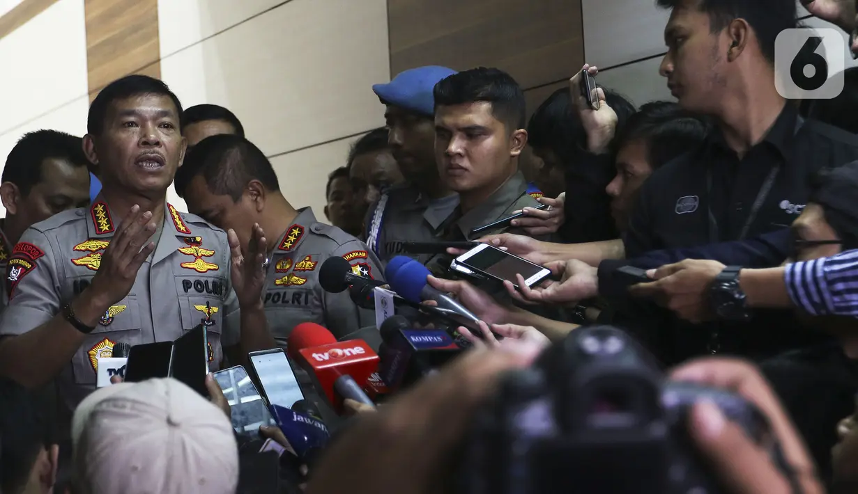 Kapolri Jenderal Polisi Idham Azis memberikan keterangan usai mengikuti rapat kerja perdana dengan Komisi III DPR di Kompleks Parlemen, Jakarta, Kamis (30/1/2020). (Liputan6.com/Johan Tallo)