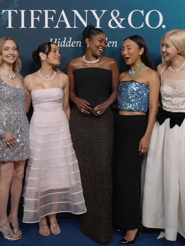 Rose Blakcpink di acara Tiffany & Co kenapa dress putih. [Dok. Tiffany & Co.]