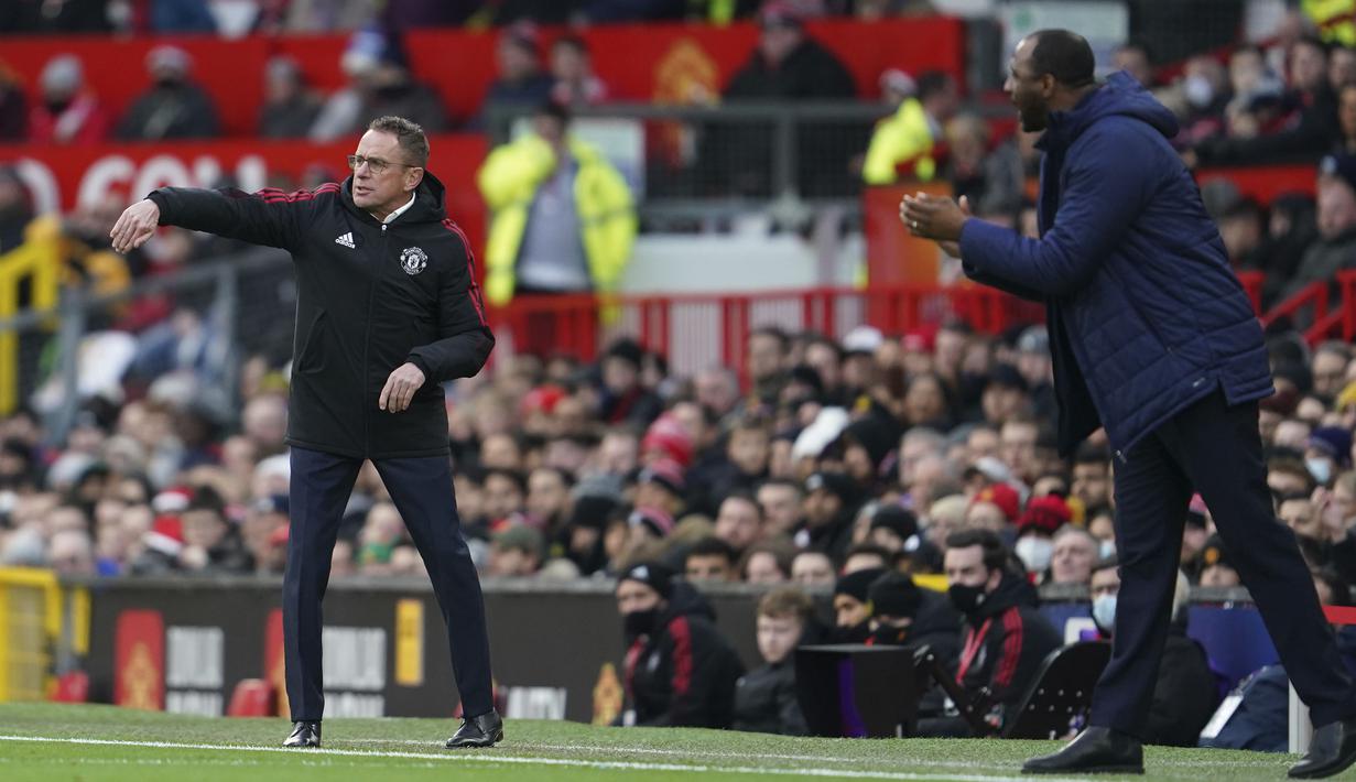 Laga ini bakal merupakamn debut Ralf Rangnick sebagai manajer sementara Manchester United. Dia tentu bertekad untuk menjaga momentum kemenangan seperti yang baru skuad Setan Merah raih pada laga terakhir saat menjamu Arsenal. (AP Photo/Jon Super)