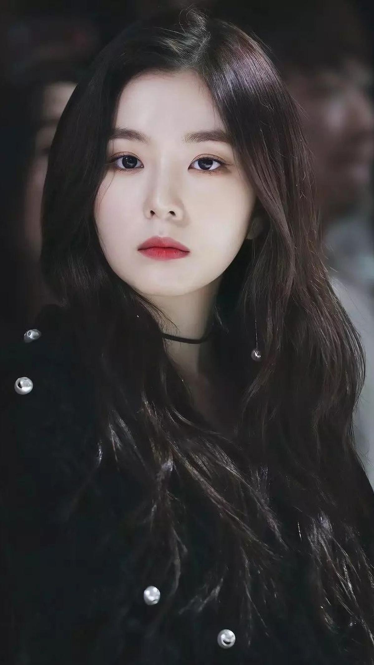 Dengan adanya peraturan ini, diharapkan industri K-pop dapat menjadi tempat yang lebih sehat dan berkelanjutan bagi para talenta muda yang bermimpi menjadi bintang populer.