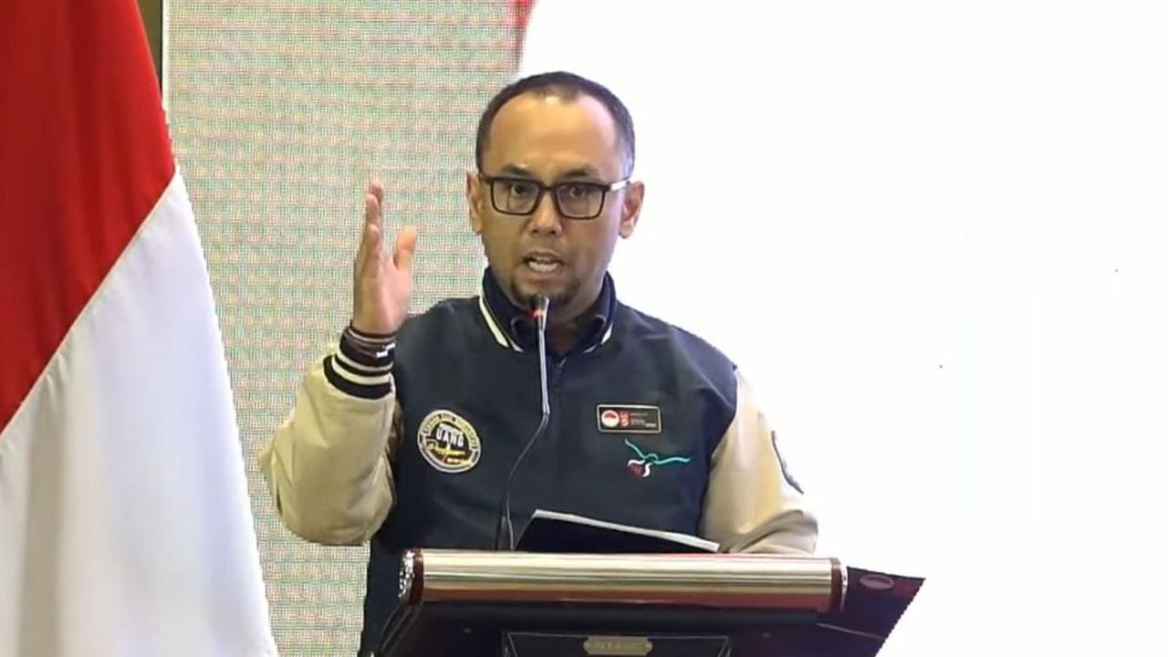"Adapun modus operandi yang digunakan, antara lain menyamarkan dana yang berasal investasi ilegal melalui sponsorship ke klub sepak bola senilai miliaran rupiah,"&nbsp;
