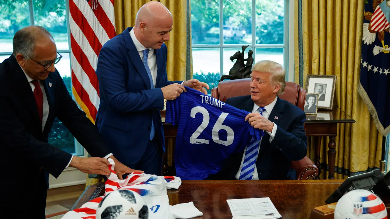 Presiden AS, Donald Trump dan Presiden FIFA, Gianni Infantino
