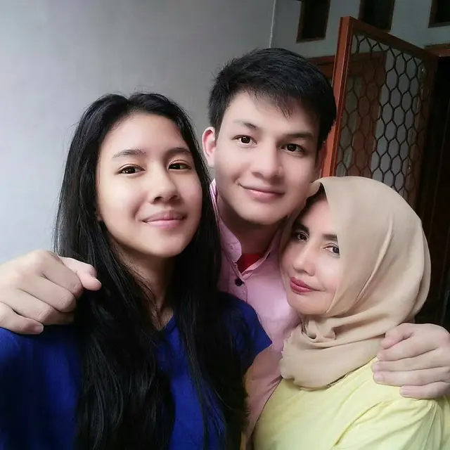 Sama Seperti Angga Anak Bungsu, Ini 6 Potret Shenina Cinnamon dan Kakak