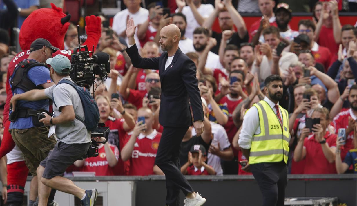 Old Trafford menjadi arena debut pelatih baru Manchester United Erik ten Hag di Liga Inggris. (AP/Dave Thompson)