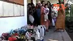 Maraknya ledakan elpiji membuat warga di Lumajang, Jawa Timur, rela antre minyak tanah bersubsidi selama berjam-jam. Mereka mendapat jatah dua liter minyak tanah. 