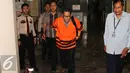 Mantan calon Bupati Lebak 2013-2018 Amir Hamzah ditahan, usai menjalani pemeriksaan di KPK, Jakarta, Selasa (18/8/2015). Amir ditahan karena diduga menyuap mantan Ketua MK Akil Mochtar Rp. 1 M dalam sengketa Pilkada Lebak 2013. (Liputan6.com/Helmi Afandi)
