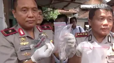 Bisnis narkoba yang dikelola tahanan lapas kembali terbongkar. Pabrik ekstasi oplosan milik tahanan lapas kelas 2A, digerebek Polda Jambi pada Senin (27/02/17). Selain ekstasi oplosan siap edar, polisi juga menyita bahan-bahan campurannya, seperti se...