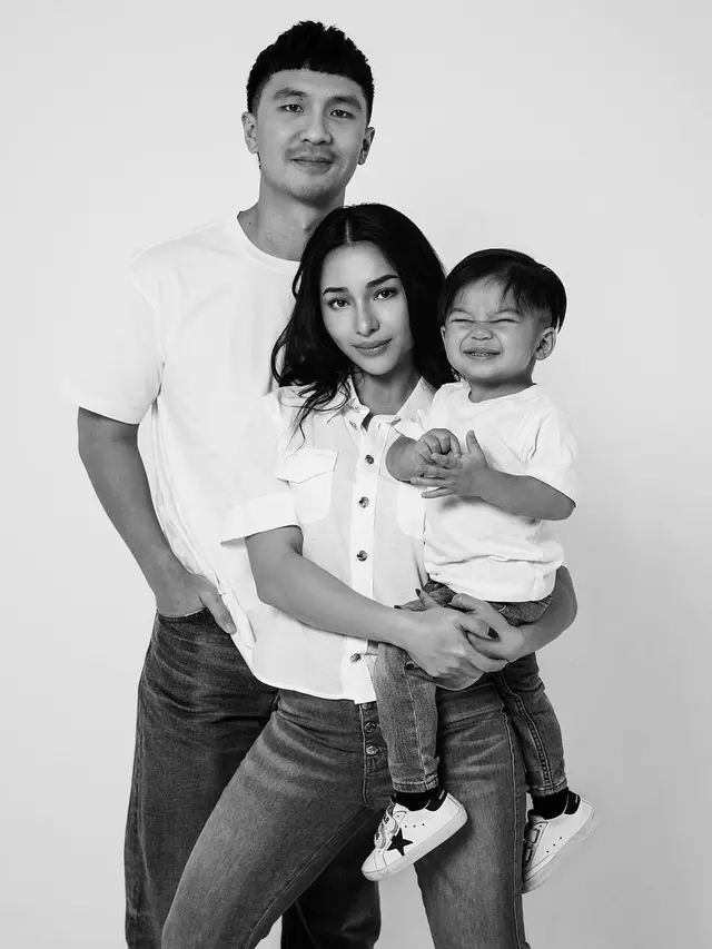 Nikita Willy bersama keluarga kecilnya (Instagram/nikitawillyofficial94)