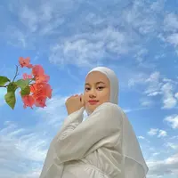 Mengaku panik akan kesehatan janinnya karena virus covid-19 yang sempat ada di tubuhnya, Dinda pun langsung memeriksakannya ke dokter. Beruntung, dari penjelasan dari sang dokter, kondisi bayi di kandungannya tetap aman. (Instagram/dindahw)