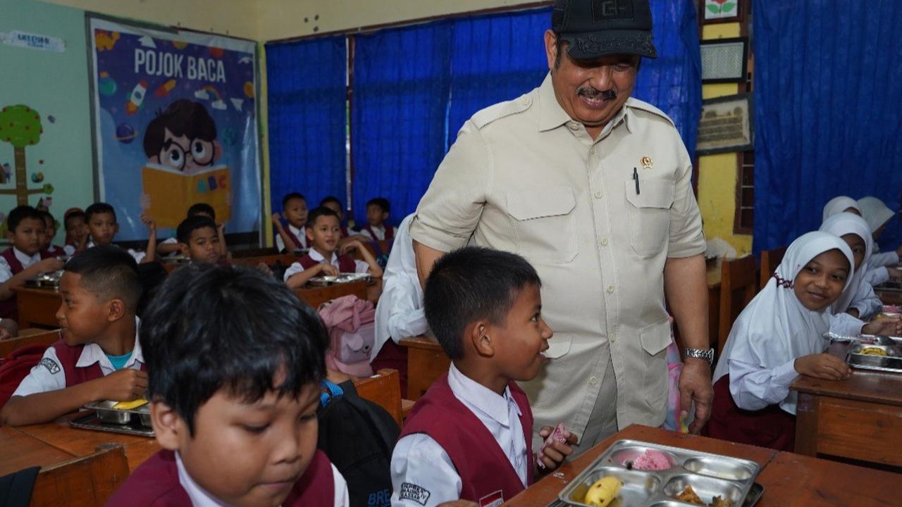 Menteri PPN Sebut MBG Berjalan Baik di Ambon dan Makassar
