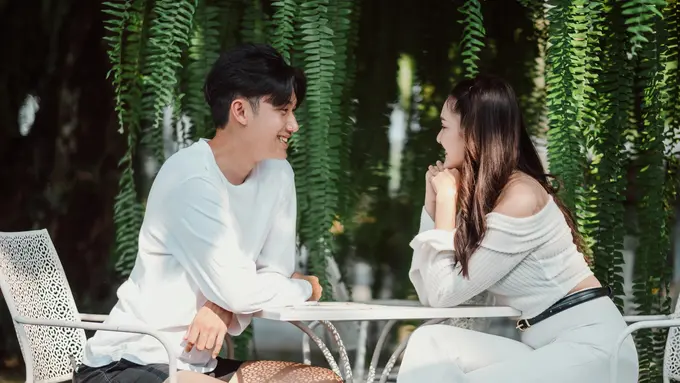 couple desember selaras langkah