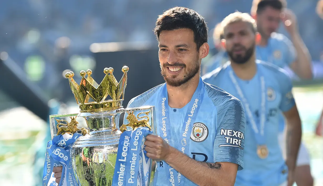 1. David Silva (Manchester City, 2010-2020). Memperkuat Manchester City dalam 309 penampilan. Meraih 4 gelar Premier League, 5 piala Liga, 2 Piala FA dan 2 Community Shield. Sosok gelandang elegan dan Spaniard pertama yang mampu mempertahankan gelar Premier League. (AFP/Glyn Kirk)