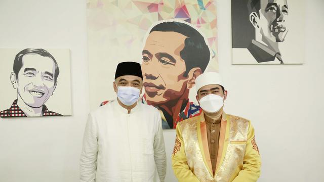 Ustad Solmed berbagi