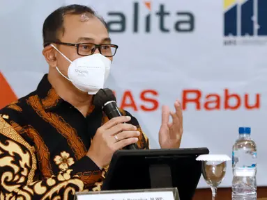 Direktur Utama PT Alita Praya Mitra Teguh Prasetya memberi sambutan pada kerjasama kolaborasi industri dengan institusi pendidikan ITENAS Bandung dan ARS University dalam rangka program magang Kampus Merdeka, di Bandung, Rabu (19/1/2022). (Liputan6.com/HO/Alwi)