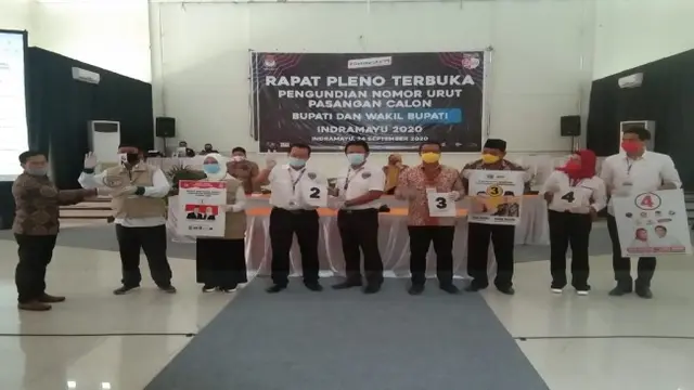 Paslon Pilkada Indramayu Deklarasi Damai dan Tanda Tangan Paslon Pilkada Indramayu Deklarasi Damai dan Tanda Tangan Fakta Integritas Covid-19 Usai Dapat Nomor Undian Fakta Integritas Covid-19 Usai Dapat Nomor Undian