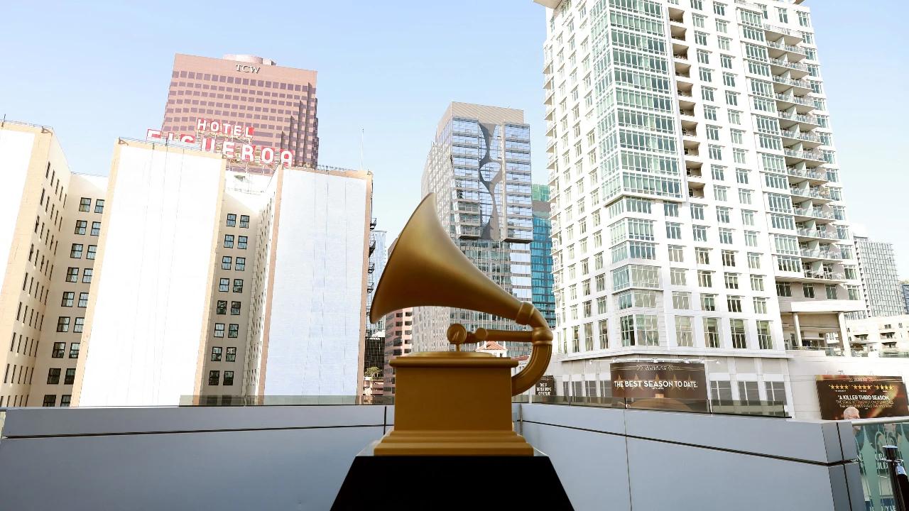 Ramai-Ramai Pemenang Grammy Awards 2026 Protes ICE OUT Kompak Kenakan Pin Hitam