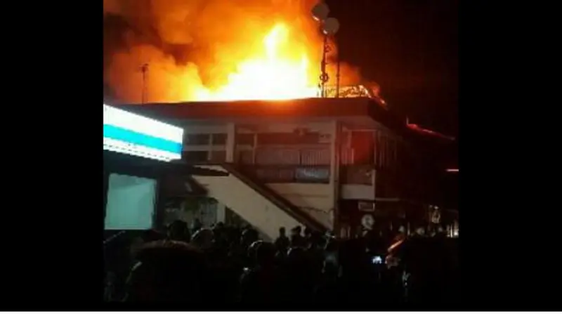 Pasar Klewer, Solo terbakar.