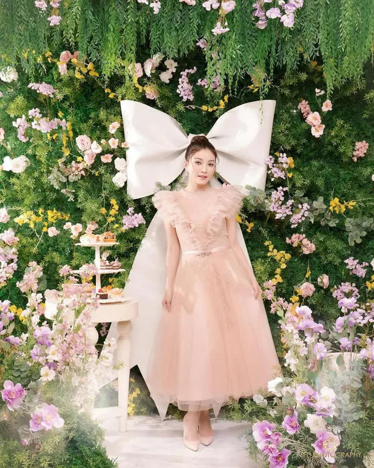 Tanpa Ruben Onsu, Sarwendah Tampil Anggun dengan Gaun Tulle Saat Foto Keluarga Bersama Anak-Anak