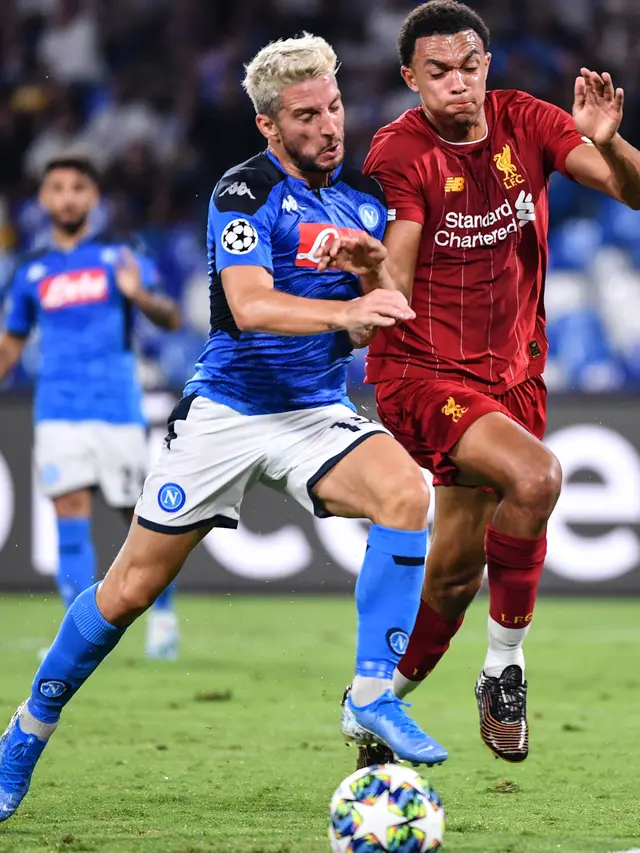 Napoli Bungkam Liverpool