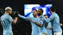 Striker Manchester City, Sergio Aguero (kiri) bersama rekan-rekannya merayakan gol ke gawang Arsenal pada Premier League di Stadion Etihad, Manchester, Inggris, Minggu (3/2). Aguero mencetak tiga gol. (PAUL ELLIS/AFP)