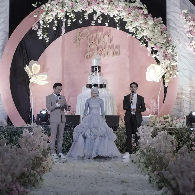 Putri Delina terlihat cantik di perayaan ulang tahun yang ke-21 tahun