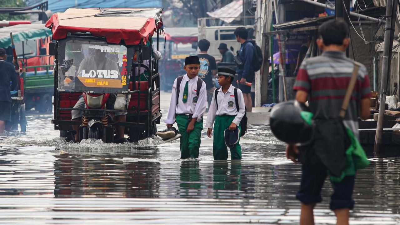 FOTO: Banjir Rob Kembali Rendam Jakarta Utara, Ketinggian Air Capai 80 Cm