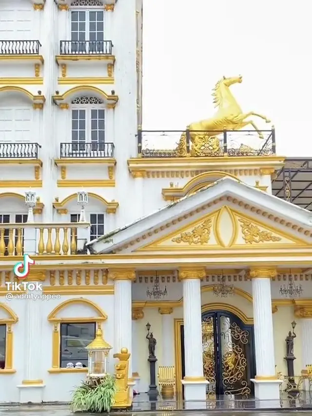 Sekolah Alexandria Bernuansa Emas