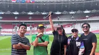 Potret Anang dan Ashanty bawakan lagu usai laga Timnas Indonesia vs Filipina (sumber: Instagram/cantikawannadewi)