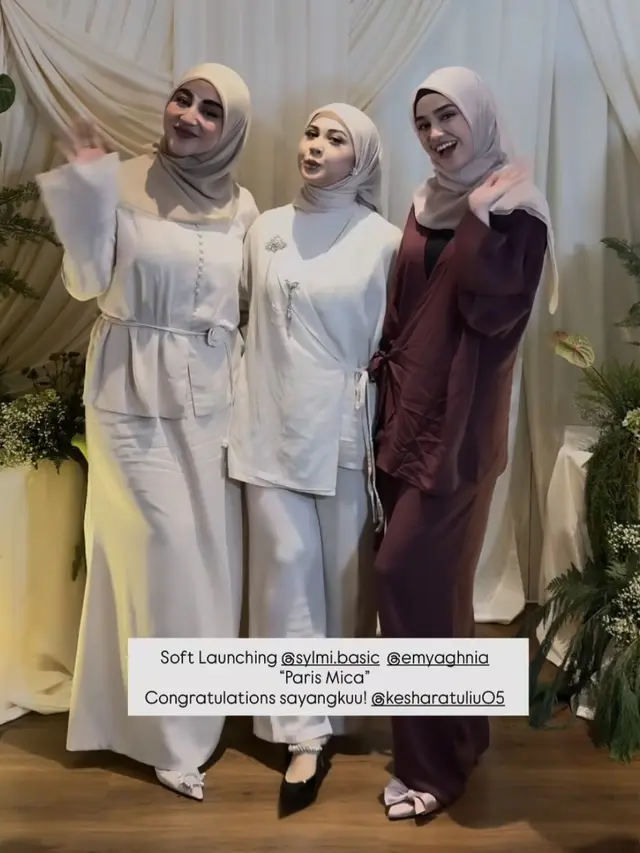 Syifa Hadju kenakan kerudung dari Koleksi Kesha Ratuliu. [@syifahadju]