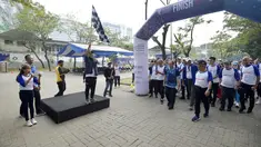 Menteri Perdagangan, Zulkifli Hasan melepas peserta jalan santai bersama pemangku kepentingan bidang perdagangan berjangka komoditi dengan tema “Kolaborasi Bersama Negeri Menuju Indonesia Maju” yang berlangsung di Kantor Kementerian Perdagangan, Jakarta, Minggu (30 Juli). (Foto: Dok Kementerian Perdagangan)