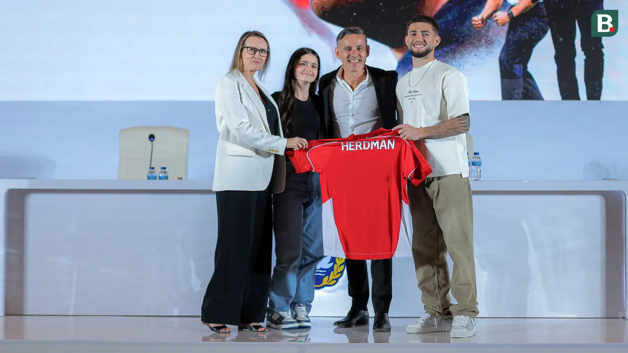 Foto: Ajak Keluarga ke Indonesia, Sinyal Totalitas John Herdman untuk Bawa Garuda Terbang Tinggi ke Piala Dunia