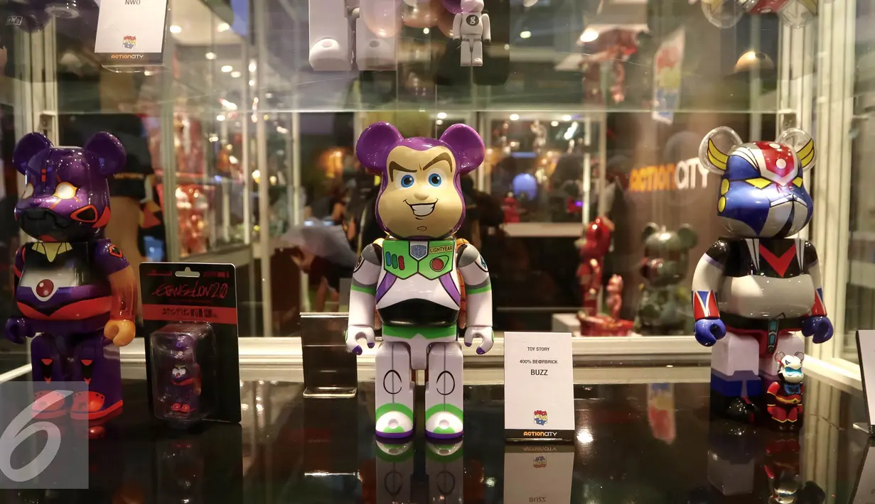 Miniatur Toy Story dipajang saat pameran Indonesia Comic Con di JCC, Jakarta, Sabtu (14/11). Pameran mainan dan comic ini berlangsung dari tanggal 14-15 November 2015. (Liputan6.com/Fery Pradolo)