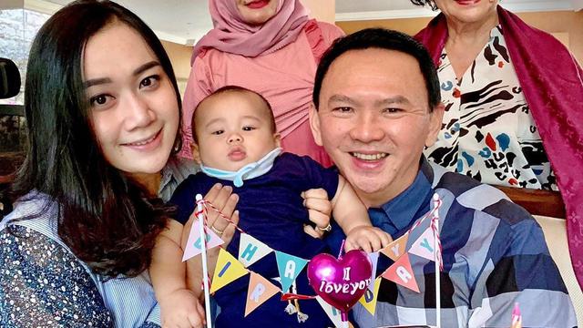 Ahok dan keluarga. (Foto: Instagram @btpnd)