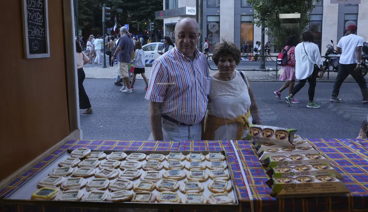 Kue ini sudah sangat diminati dan toko ini membuat hingga 120 kue setiap hari, dengan harapan dapat menjual ribuan kue dengan harga €2,20 atau Rp 36ribu per buah. (AP Photo/Ana Brigida)